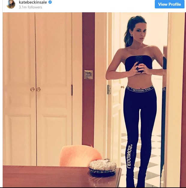 Kate Beckinsale shows off fit figure in mirror selfie