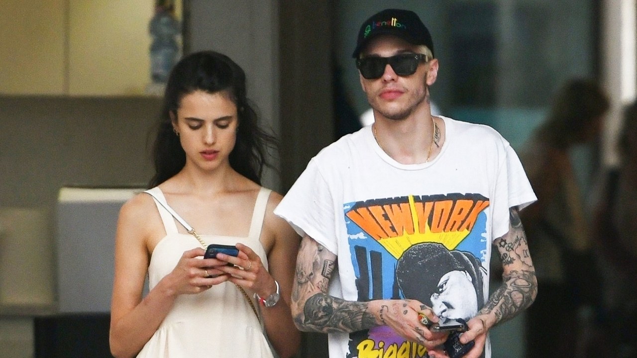 Pete Davidson and Margaret Qualley Are Making the Case for Anti-Couple Style