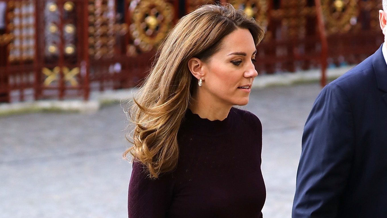 Kate Middleton’s Take on High-Low Dressing? A $50 Sweater and a Chanel Bag