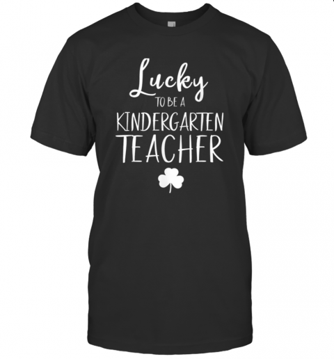 St Patricks Day Teacher Lucky To Be A Kindergarten T-Shirt Classic Men's T-shirt